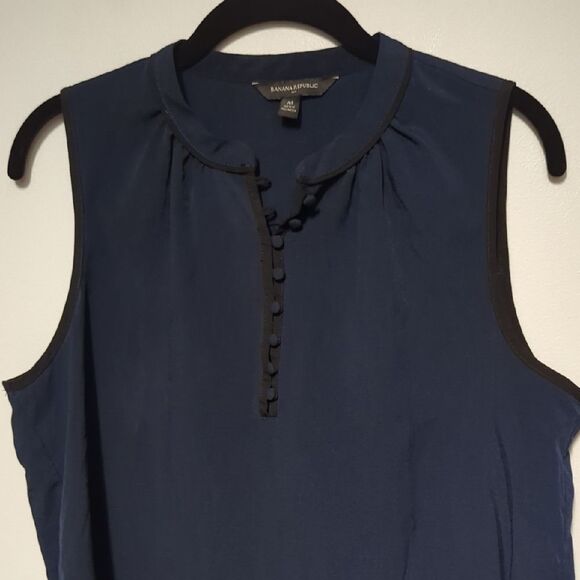 Banana Republic Blue Sleeveless Mandarin Collar Blouse - Picture 2 of 7